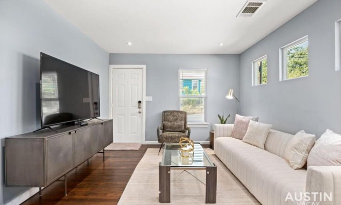 Foster Heights House | Gorgeous East Central Austin 2BD Close to Downtown