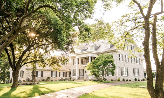 Bird In Hand House | Gorgeous Estate set in beautiful Lancaster County