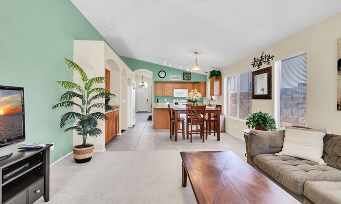 Litchfield Park House | Gorgeous family home five minutes from State Farm Stadium!