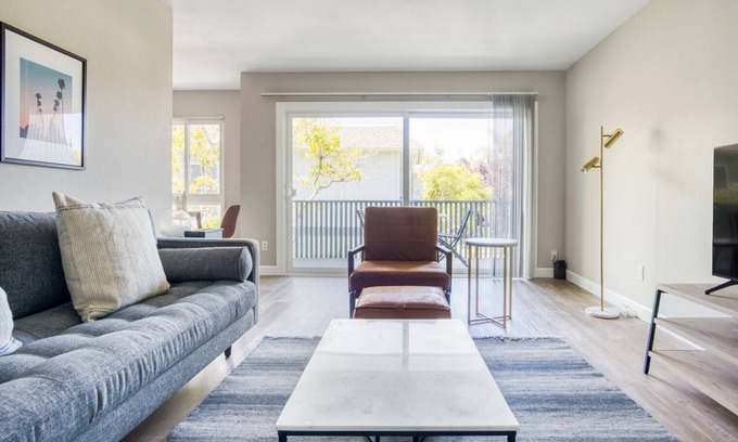 Foster City Apartment | Gorgeous Foster City 1BR w/Pool, W/D, Gym, near highways, by Blueground