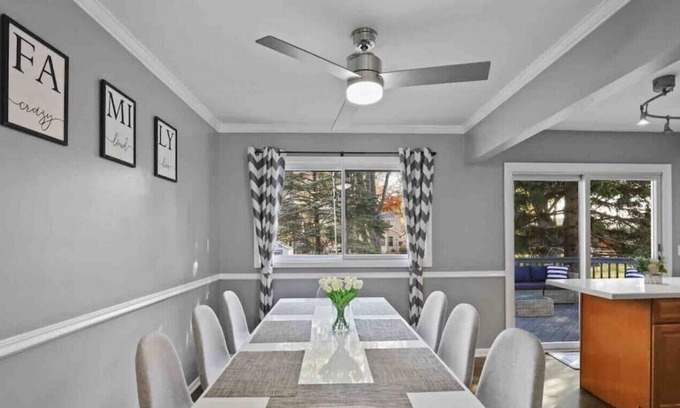 Glen Ellyn House | Gorgeous Glen Ellyn Gem
