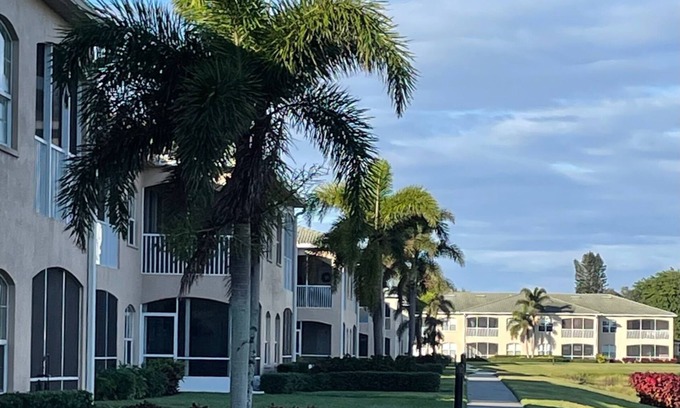 Bradenton Condo | Gorgeous Hidden Lake at Manatee Condo just minutes From Gulf Coast Beaches!