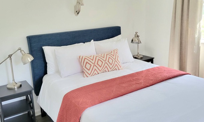 West Cave Estates House | Gorgeous Hill Country Cottage minutes from wineries and more!