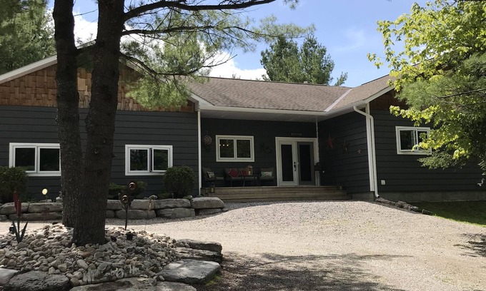 Bobcaygeon House | Gorgeous home in beautiful Bobcaygeon. Private, absolute serenity.