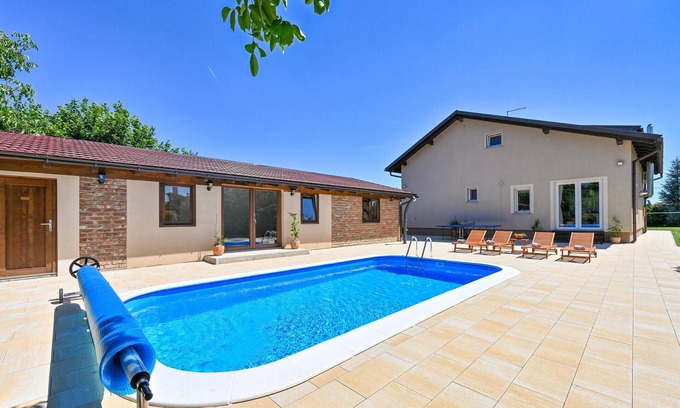Bjelovar House | Gorgeous home in Bjelovar with sauna
