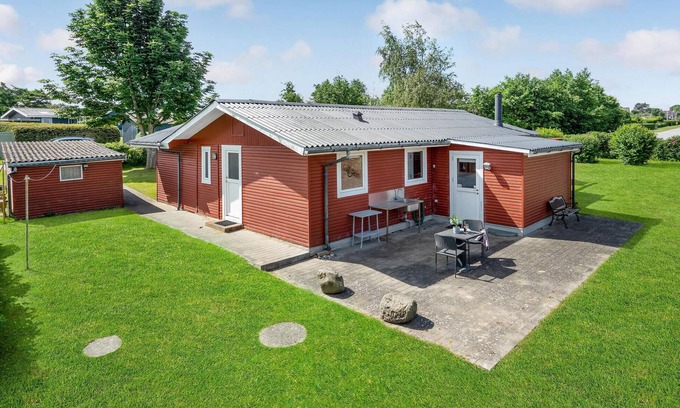 Skastrup Strand House | Gorgeous home in Bogense with kitchen