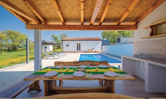 Kastel House | Gorgeous home in Buje with kitchen