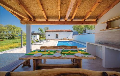 Kastel House | Gorgeous Home In Buje With Kitchen