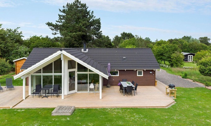 Dannemare House | Gorgeous home in Dannemare with kitchen