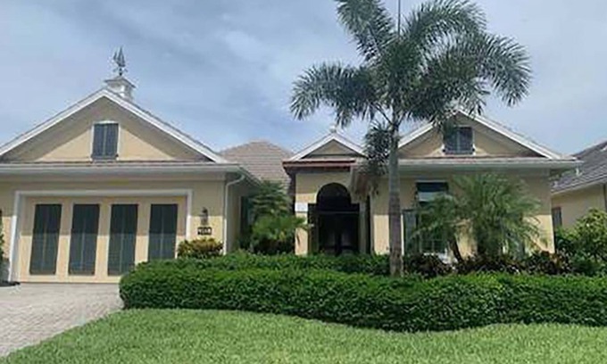Wabasso Beach House | Gorgeous home in Gated community with pool 3 blocks to beach. Sleeps 6-8