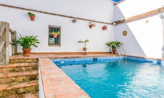 Hornachuelos House | Gorgeous home in Hornachuelos with WiFi