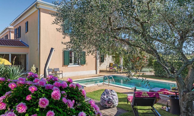 Novigrad House | Gorgeous home in Strada Contesa