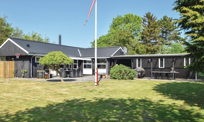 Juelsminde House | Gorgeous home in Juelsminde with sauna