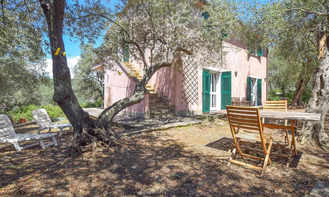 Le Grazie House | Gorgeous home in Le Grazie -SP-