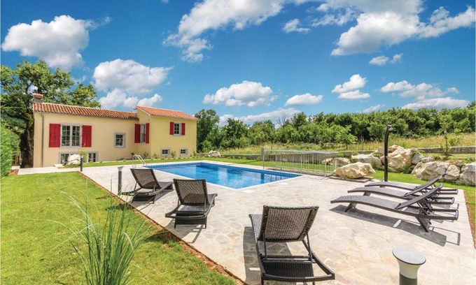 Grabri House | Gorgeous Home In Lupoglav With Kitchen