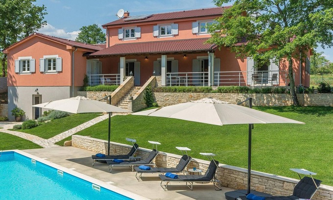 Modrusani House | Gorgeous home in Modrusani with sauna