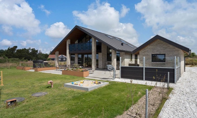 Ringkøbing-Skjern Municipality House | Gorgeous home in Skjern with kitchen