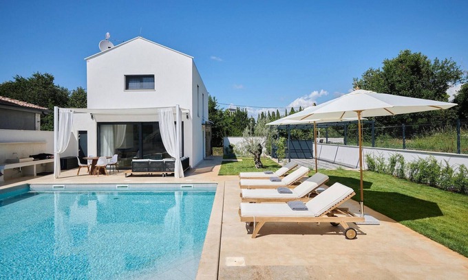 Materada House | Gorgeous home in Umag