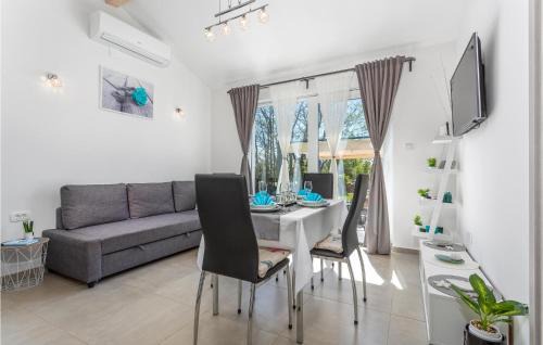 Linardici Apartment | Gorgeous Home In Zgaljici