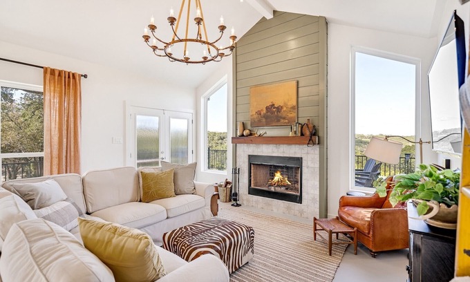New Braunfels House | Gorgeous Home w/Hot Tub 5min from the River