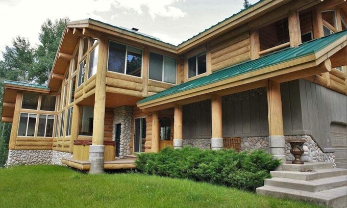 Columbine Lake Cabin | Gorgeous Home with Hot Tub & Private Pond just 2 Miles to Purgatory Ski Resort