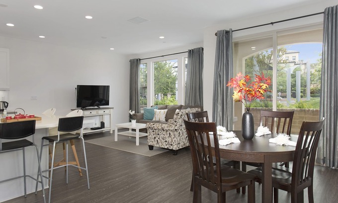 Lake Forest House | Gorgeous House With Beautiful View|Spectrum Center #7137