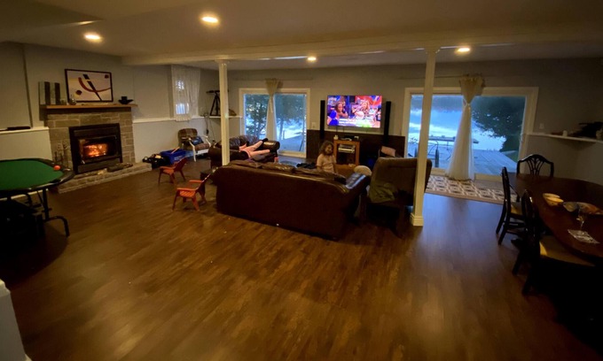 Kirkfield Cottage | Gorgeous Lake Front Cottage for Large Families - Sunsets for Days