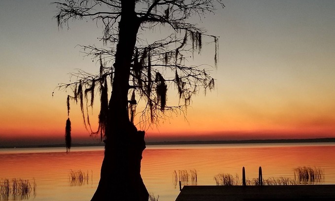 Hawthorne House | Gorgeous Lake Retreat! Fully Remodeled! Lochloosa on my Mind!