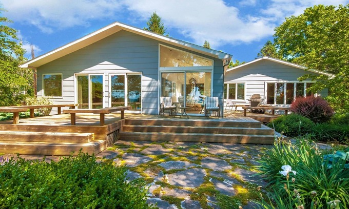 Riverside House | GORGEOUS lake view, large yard w/firepit, rooftop solar, 4 min drive to beach