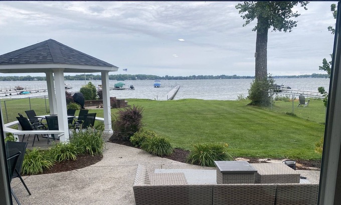 Forest Lake House | Gorgeous Level Lakefront Retreat