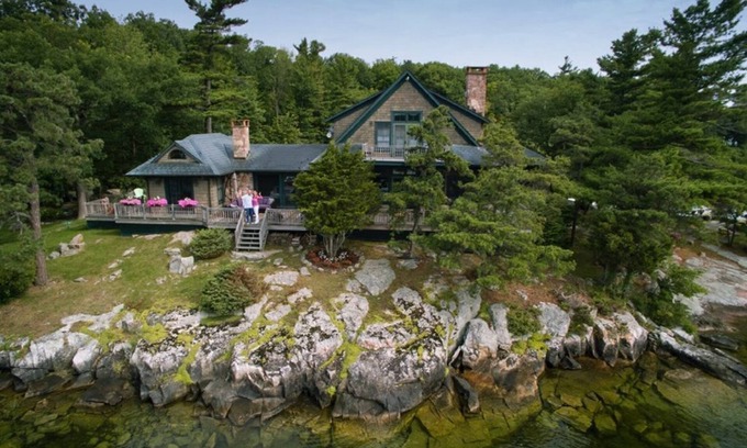 Grenell House | Gorgeous Luxury Custom Home with state of the art appliances, A/C, sleeps 12!