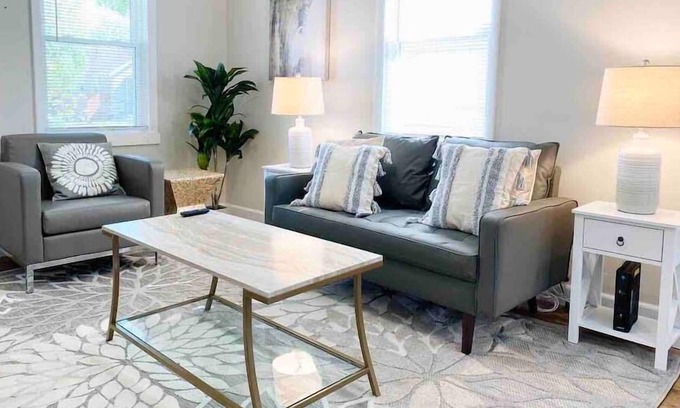 Kettering House | GORGEOUS+MODERN 2BR HOME | FAST WIFI+QUIET STREET