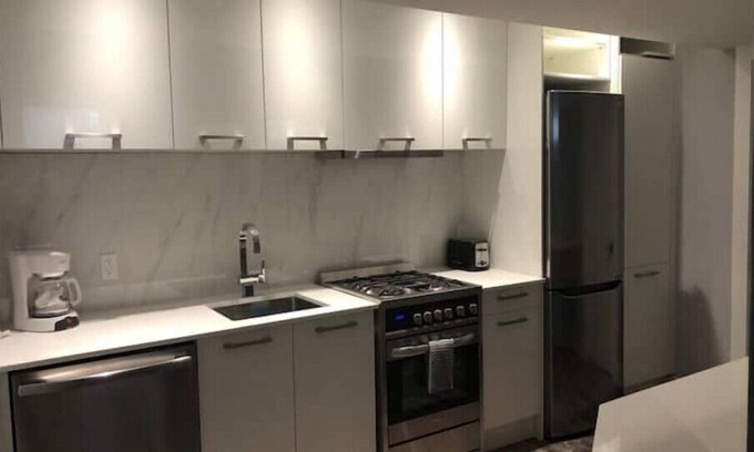 Earlscourt Apartment | Gorgeous Modern Apartment in Downtown Toronto!n