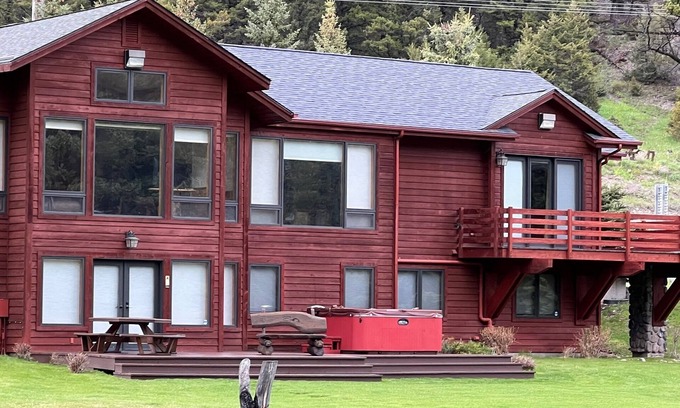 Lost Trails Retreat House | Gorgeous mountain home in prime location on The Gallatin River.