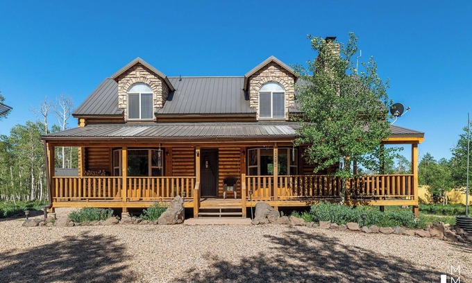 Cedar City Cabin | Gorgeous mountain property! Beautiful cabin, perfect for families and groups.