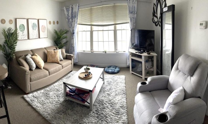 Hancock Apartment | Gorgeous New Zen Suite Sleeps 4-Ski On Off Jiminy