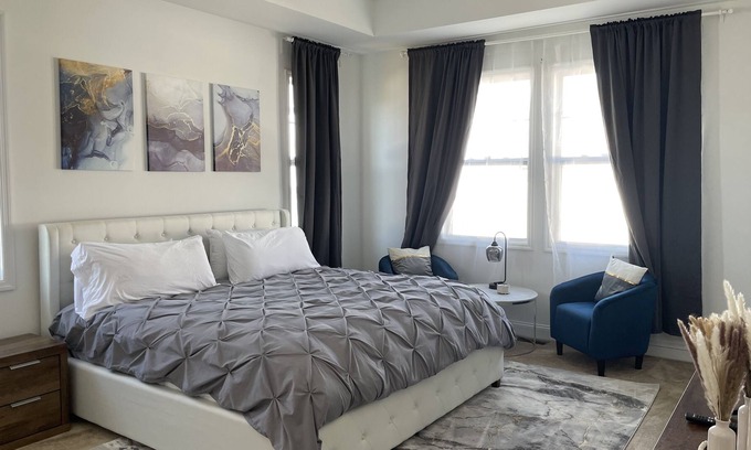 East Shoreham House | Gorgeous NEWLY-BUILT Home 15 mins from Water Park
