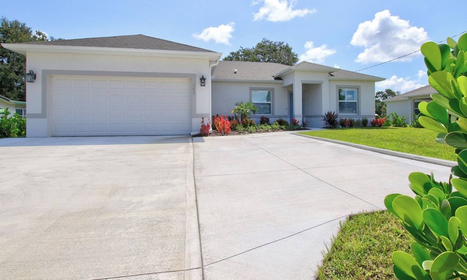 Sebastian House | Gorgeous Newly Built Centrally Located Home
