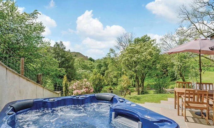 Caersws Ski Chalet | Gorgeous open plan two storey lodge.