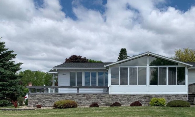 Clear Lake House | Gorgeous Panoramic Lake View Home