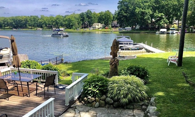 Argentine House | Gorgeous “pottery barn”Lake House located on 3 lakes with Sandy beach