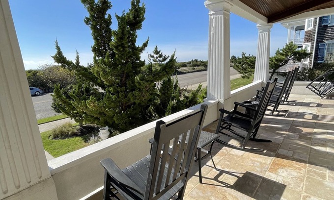 Admiral Estates Condo | GORGEOUS PROPERTY IN QUIET NEIGHBORHOOD