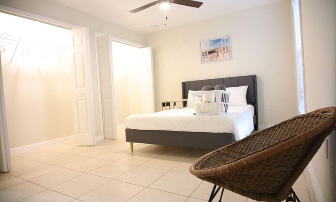 Lakeland House | Gorgeous Queen Master Suite with Private Lavatory