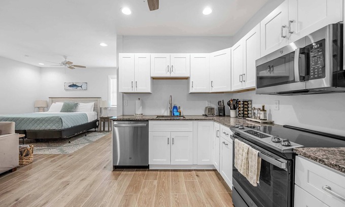 Merritt Island House | Gorgeous Remodeled Studio& Beautiful Outdoor Space