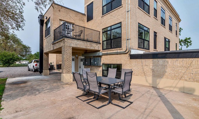 Sterling Apartment | Gorgeous Remodeled Studios!