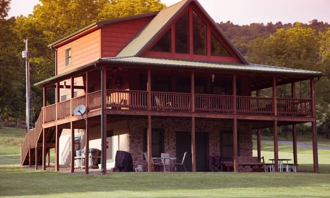 Draper Cabin | Gorgeous Riverfront Home w/Large Flat Yard 3B
