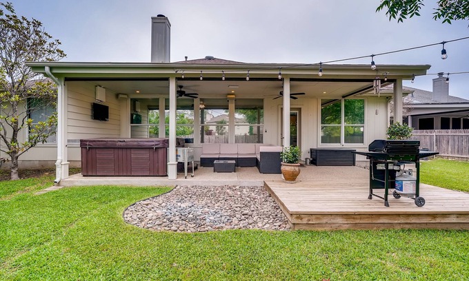 Springbrook House | ✫Gorgeous Round Rock Villa | Sleeps 8 | Hot Tub✫
