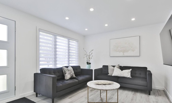 Fabreville House | Gorgeous | Spacious | Parking | Pool Table | Clean - Super host on Airbnb