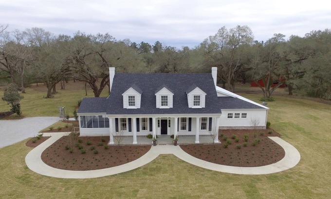 Summit House | Gorgeous Stately Home with Cascading Oaks