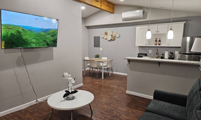 Springfield Apartment | Gorgeous Suite - 1 Bed, 1 Bath